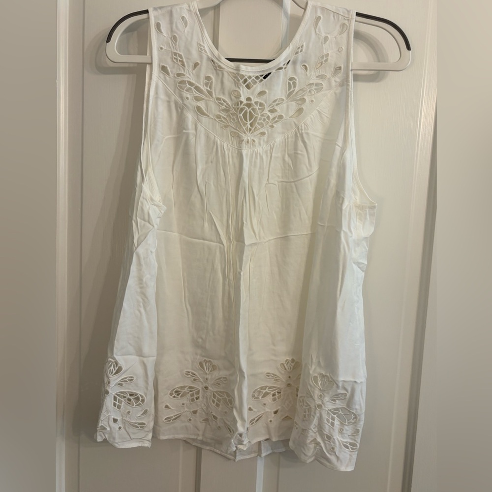 Torrid White Sleeveless Women's Top